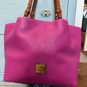Dooney & Bourke Small Flynn in magenta